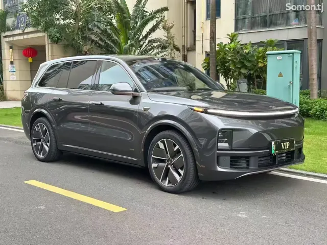 Li Auto (Lixiang) L9 2025 · AT