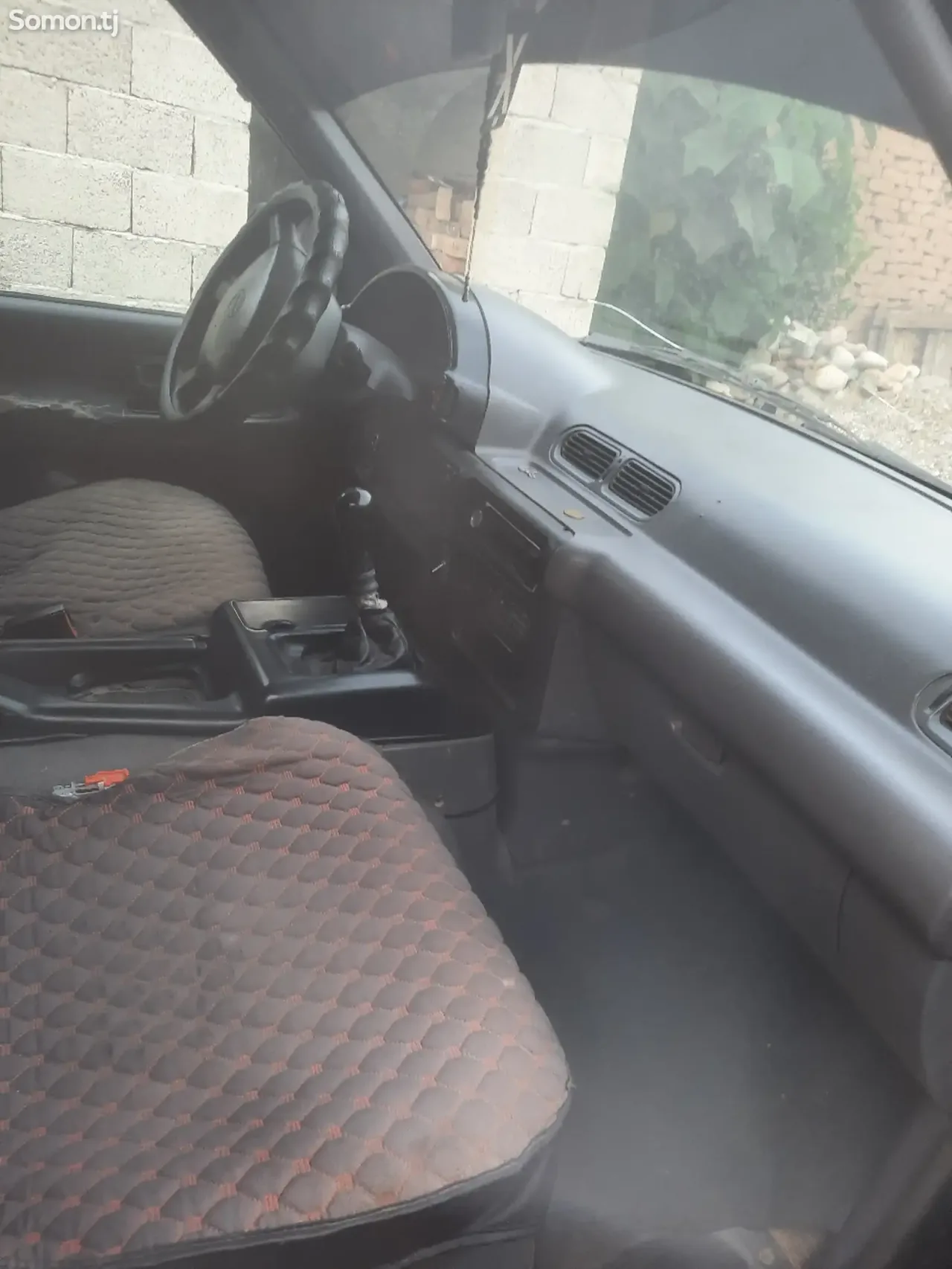 Nissan Serena 1998 · 1.6 MT