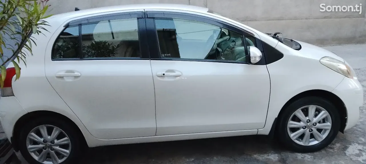 Toyota Vitz 2010 · 1.5 AT