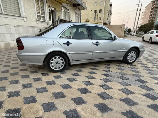Mercedes-Benz C class 2000 · 1.8 AT