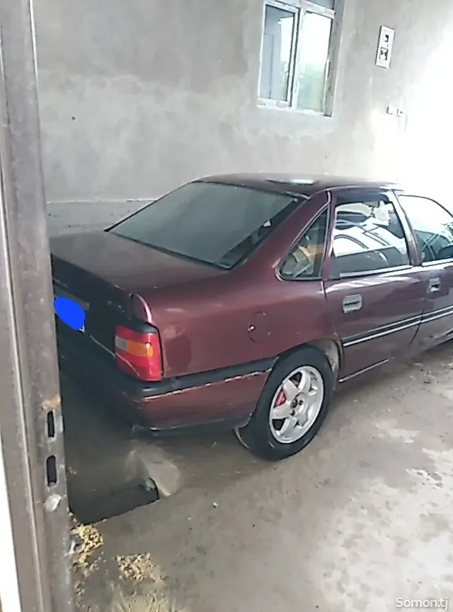 Opel Vectra A 1990 · 1.6 MT
