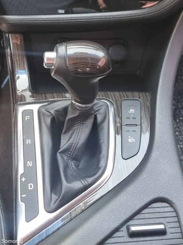 Kia K5 2015 · 2.0 AT