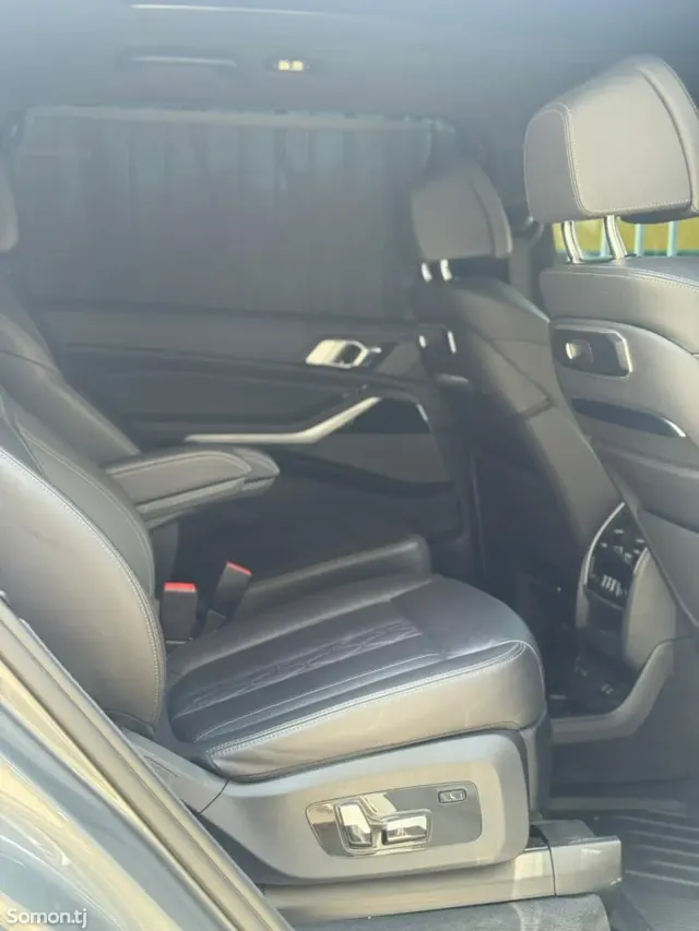 BMW X7 2023 · 4.0 CVT