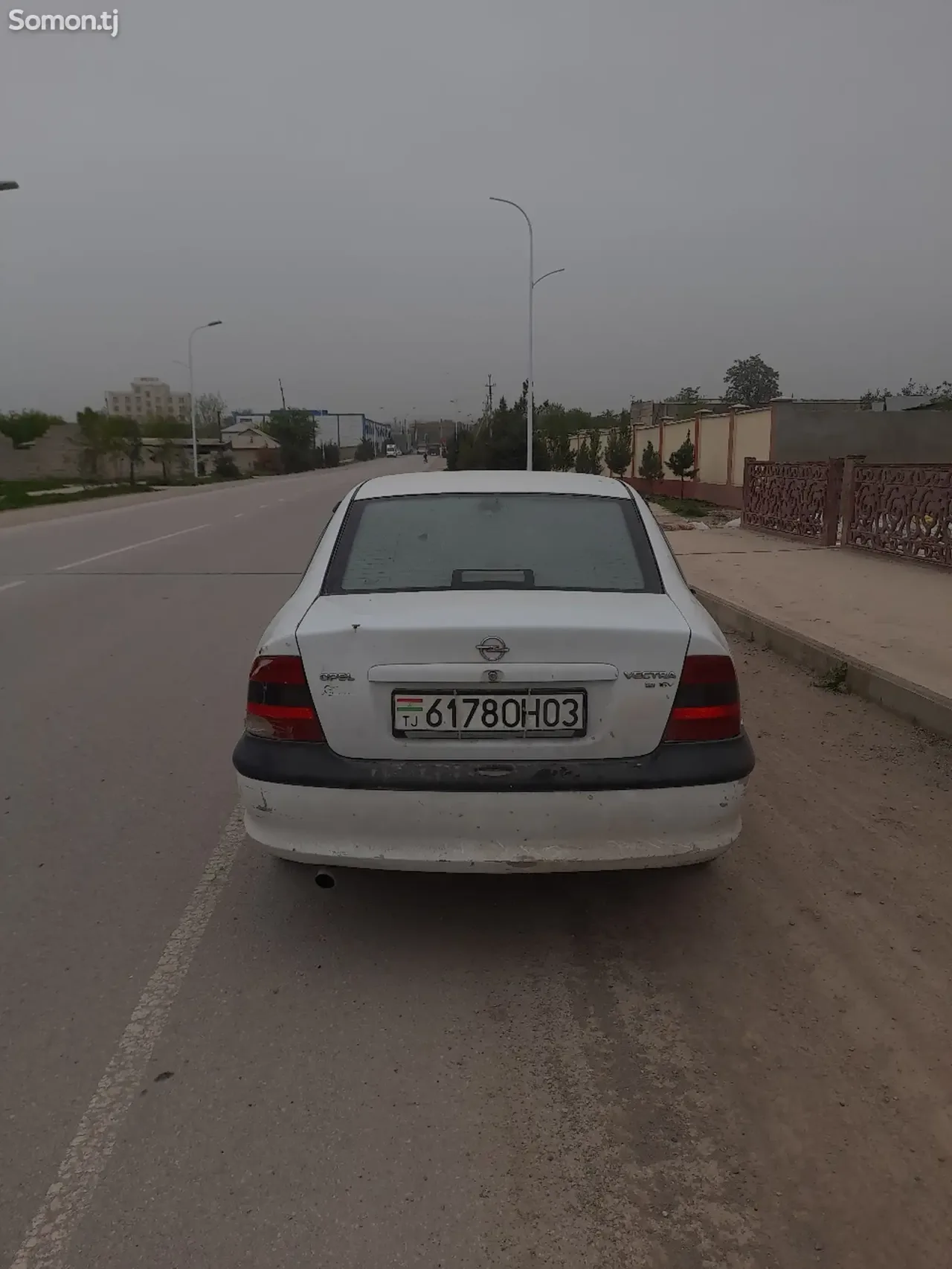 Opel Vectra B 1995 · 1.6 MT