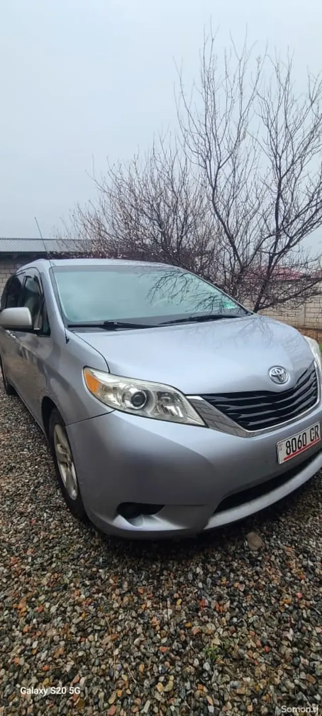 Toyota Sienna 2014 · 3.5 AT