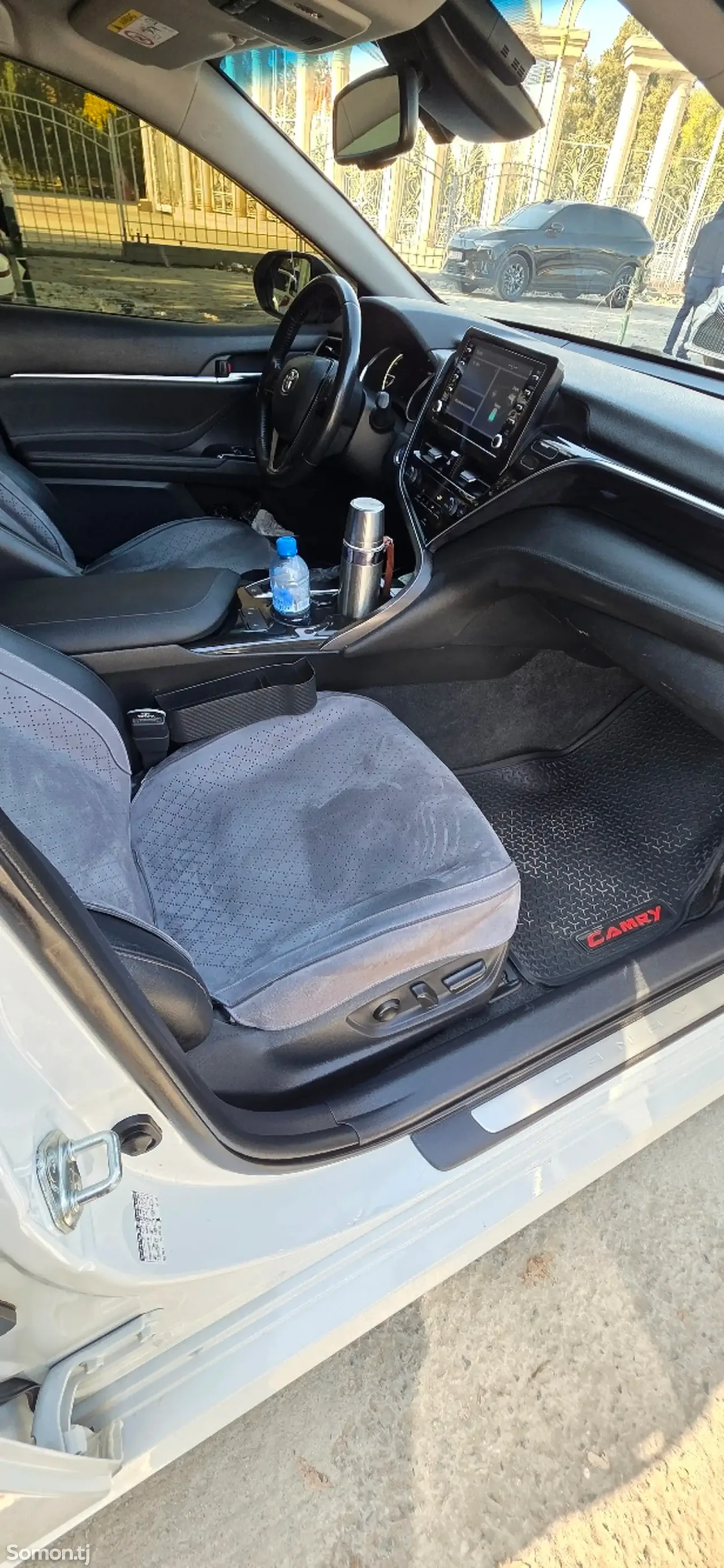 Toyota Camry 2018 · 2.5 CVT