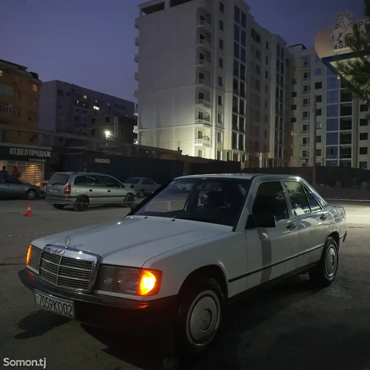 Mercedes-Benz W201 1987 · 2.0 MT