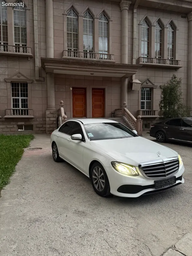Mercedes-Benz E class 2018 · 2.2 AT