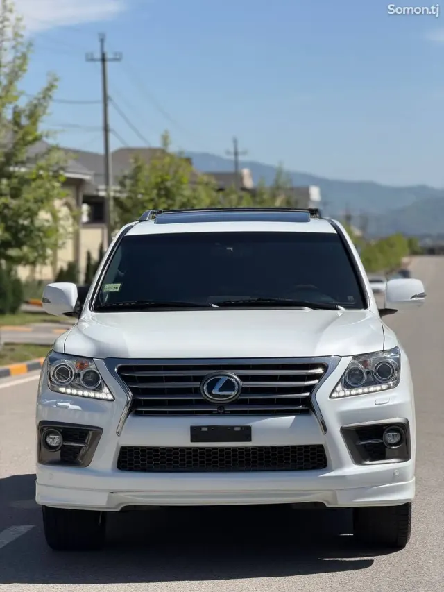 Lexus LX series 2015 · 5.7 AT