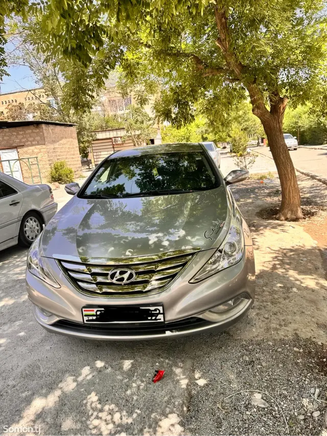 Hyundai Elantra 2010 · 2.0 AT