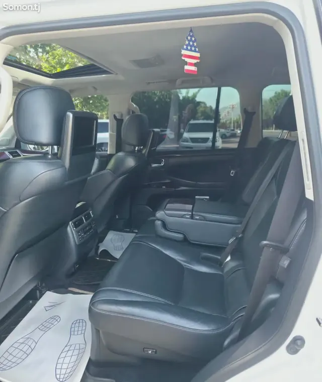 Lexus LX series 2013 · 5.7 AT