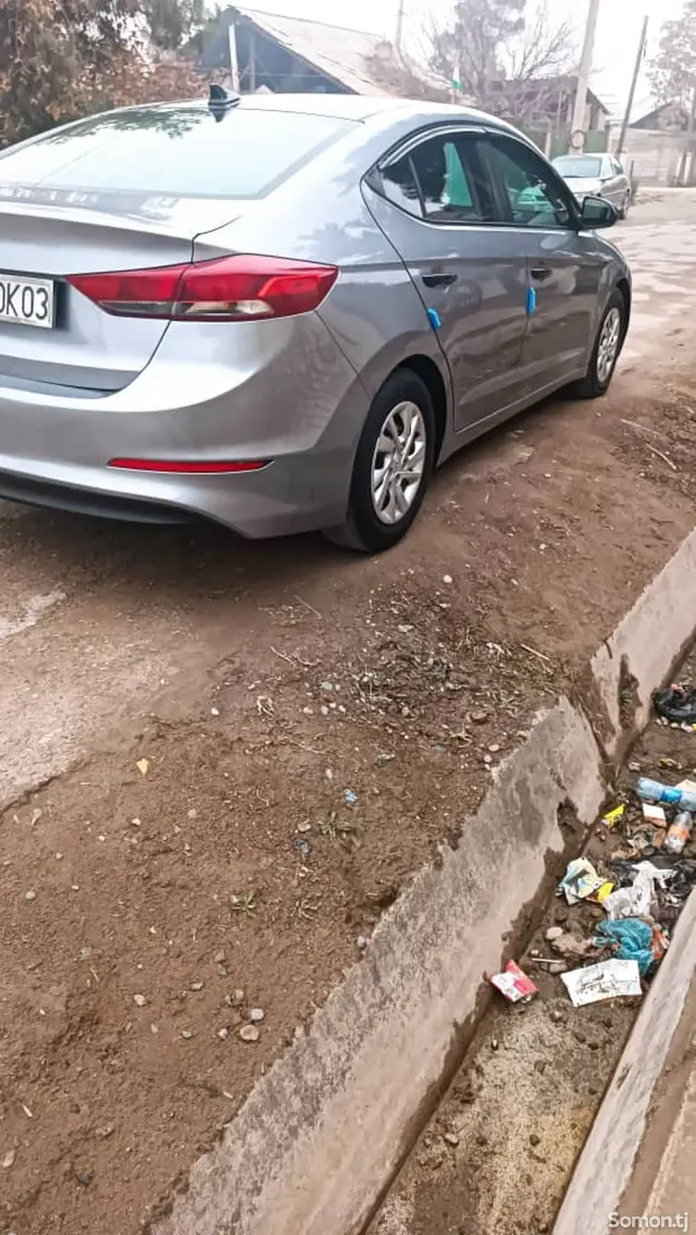 Hyundai Elantra 2017 · 2.0 AT