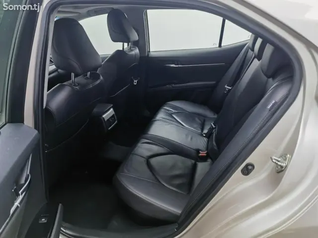 Toyota Camry 2019 · 2.5 AT