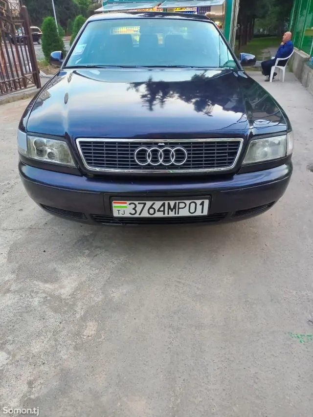Audi A8 1995 · 3.7 MT