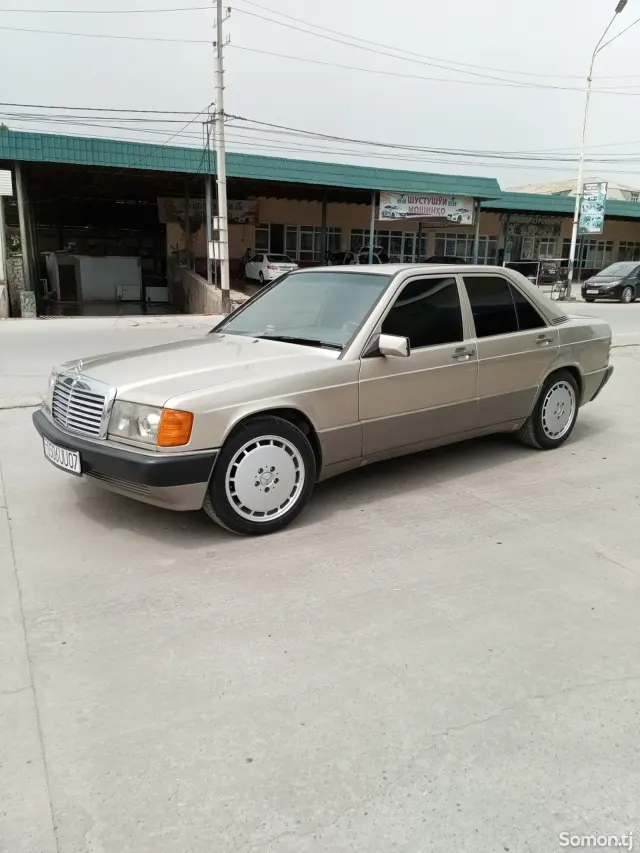 Mercedes-Benz W201 1992 · 2.0 MT
