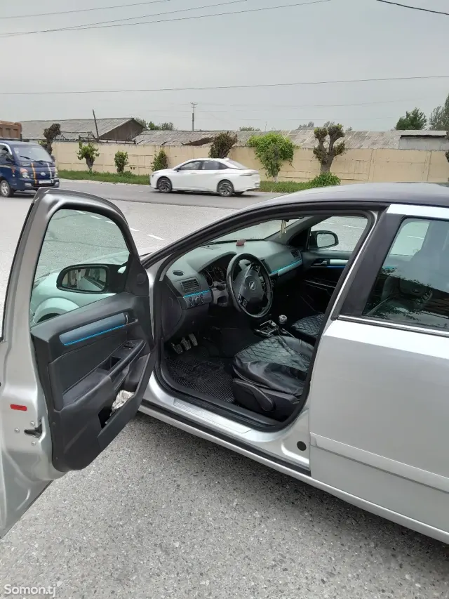 Opel Astra H 2007 · 1.6 MT
