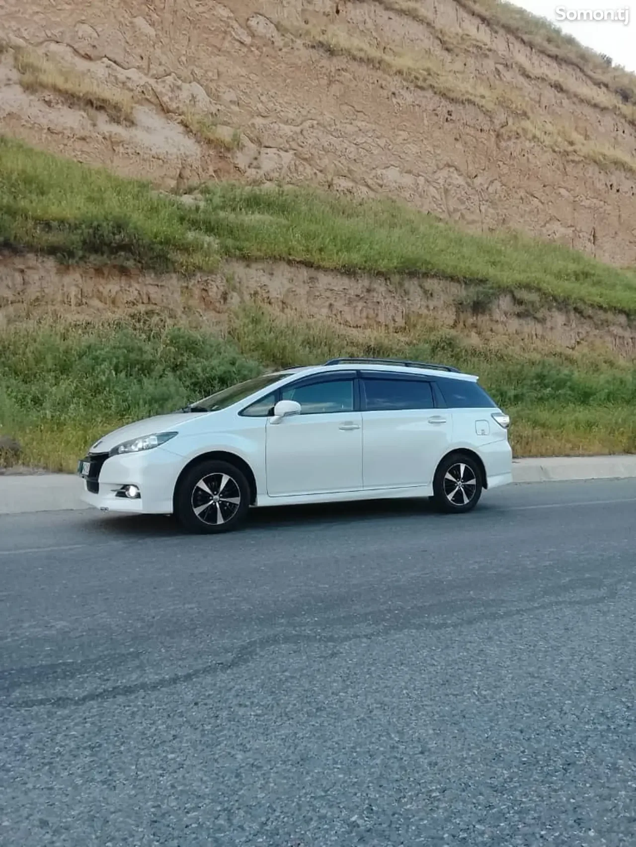 Toyota Wish 2015 · 1.8 AT