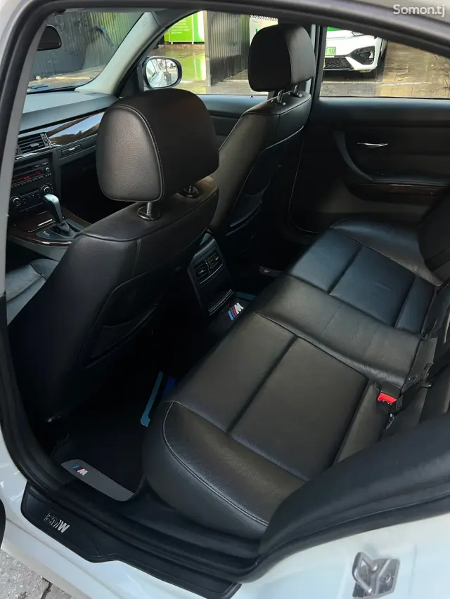 BMW 3 series 2011 · 2.0 AT