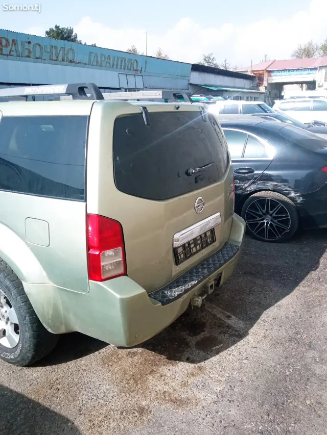 Nissan Pathfinder 2006 · 4.0 AT