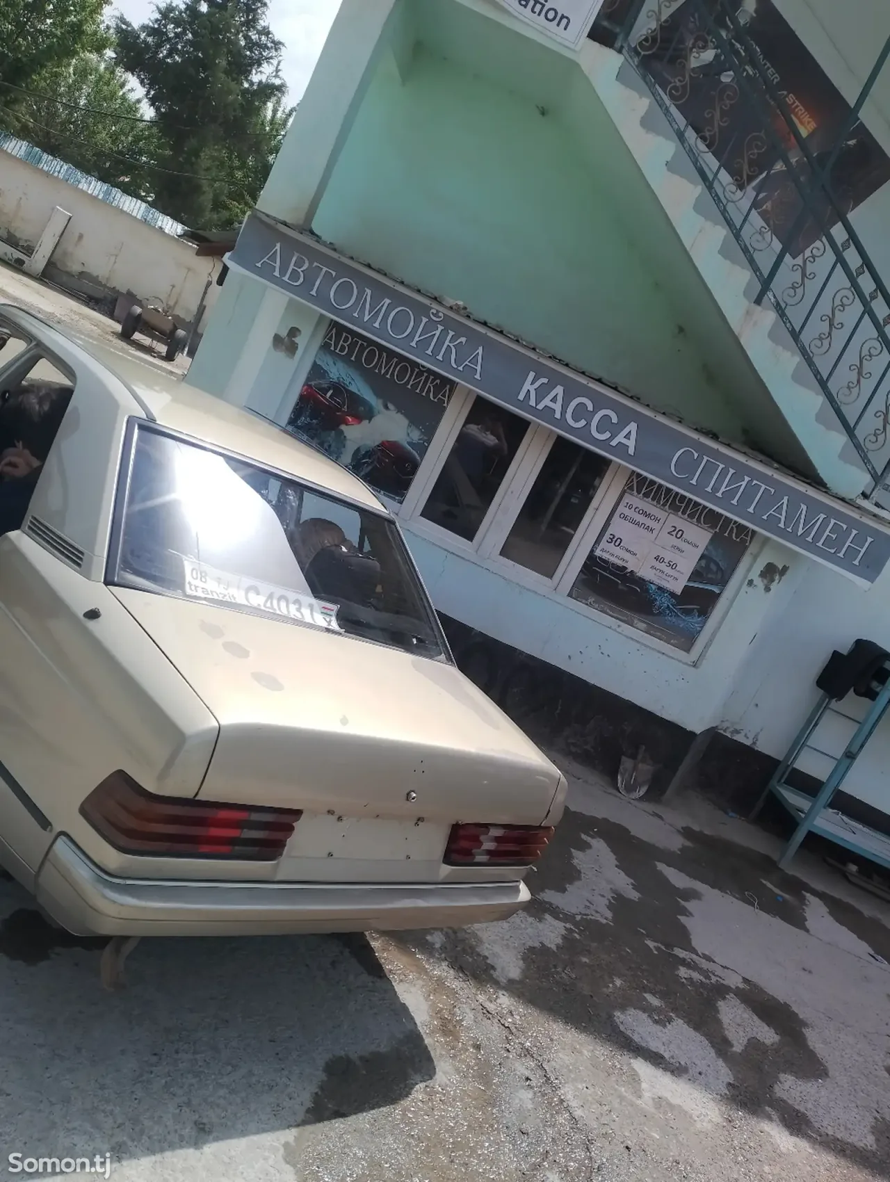 Mercedes-Benz W201 1988 · 1.8 MT