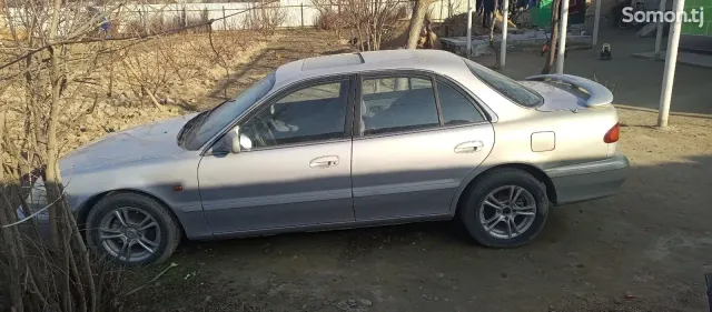Hyundai Sonata 1994 · 1.8 MT