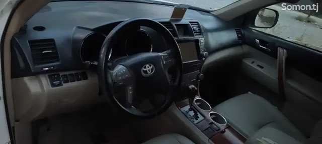 Toyota Highlander 2010 · 3.5 AT