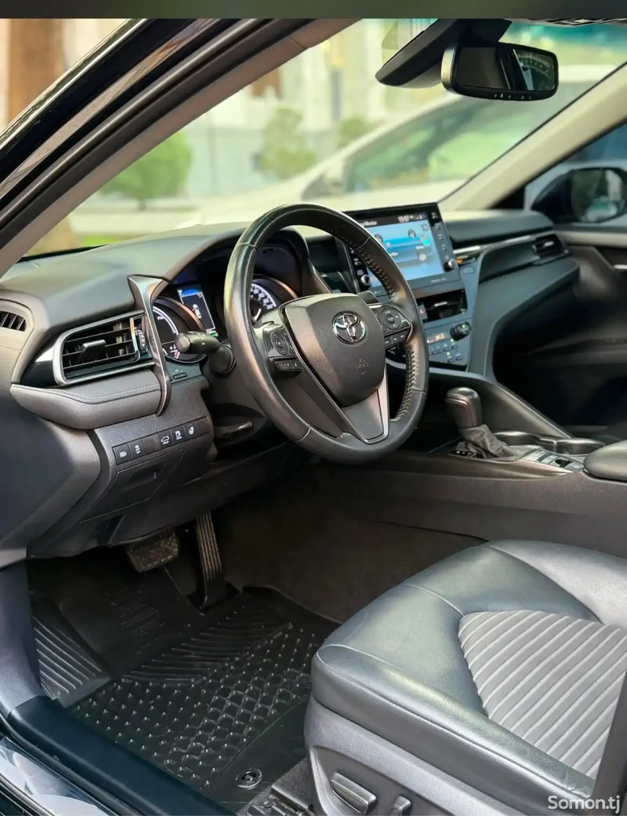 Toyota Camry 2021 · 2.5 AT