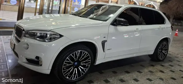 BMW X5 2015 · 3.0 AT