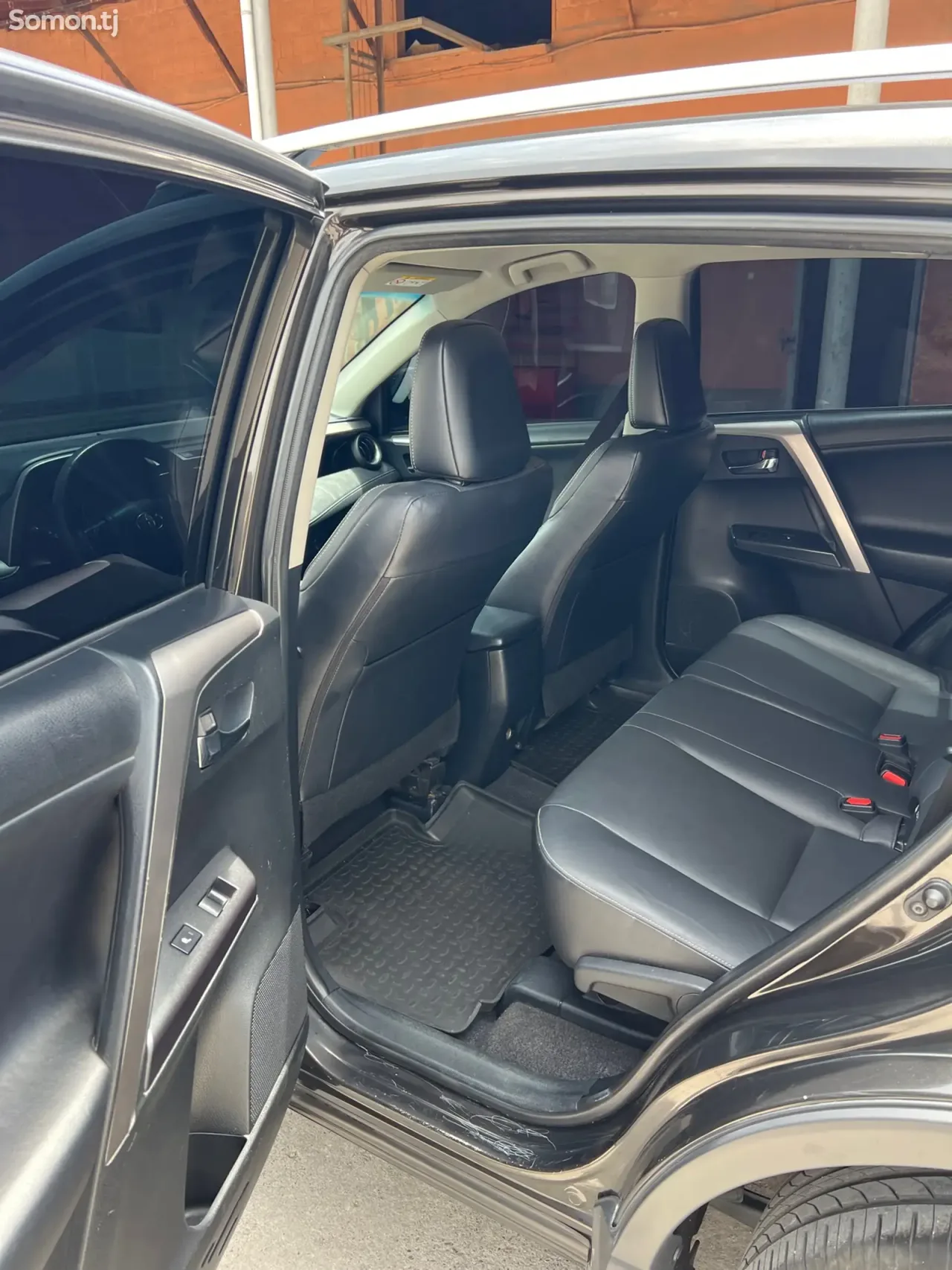 Toyota RAV 4 2017 · 2.5 AT