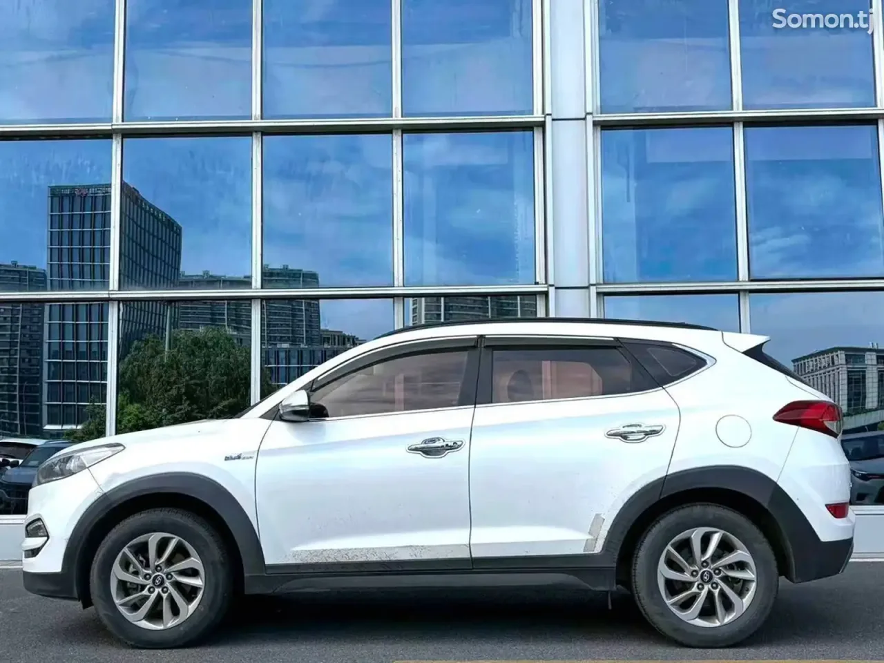 Hyundai Tucson 2015 · AT