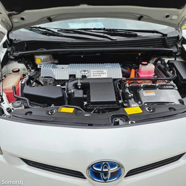 Toyota Prius 2014 · 1.8 AT