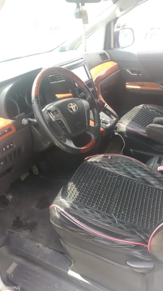 Toyota Vellfire 2014 · 2.4 AT
