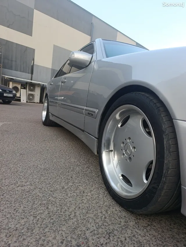 Mercedes-Benz E class 2001 · 3.2 AT