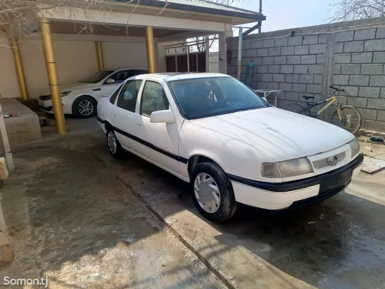 Opel Vectra A 1992 · 1.6 MT