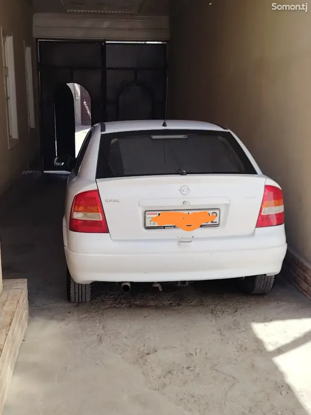 Opel Astra G 1999 · 1.6 MT