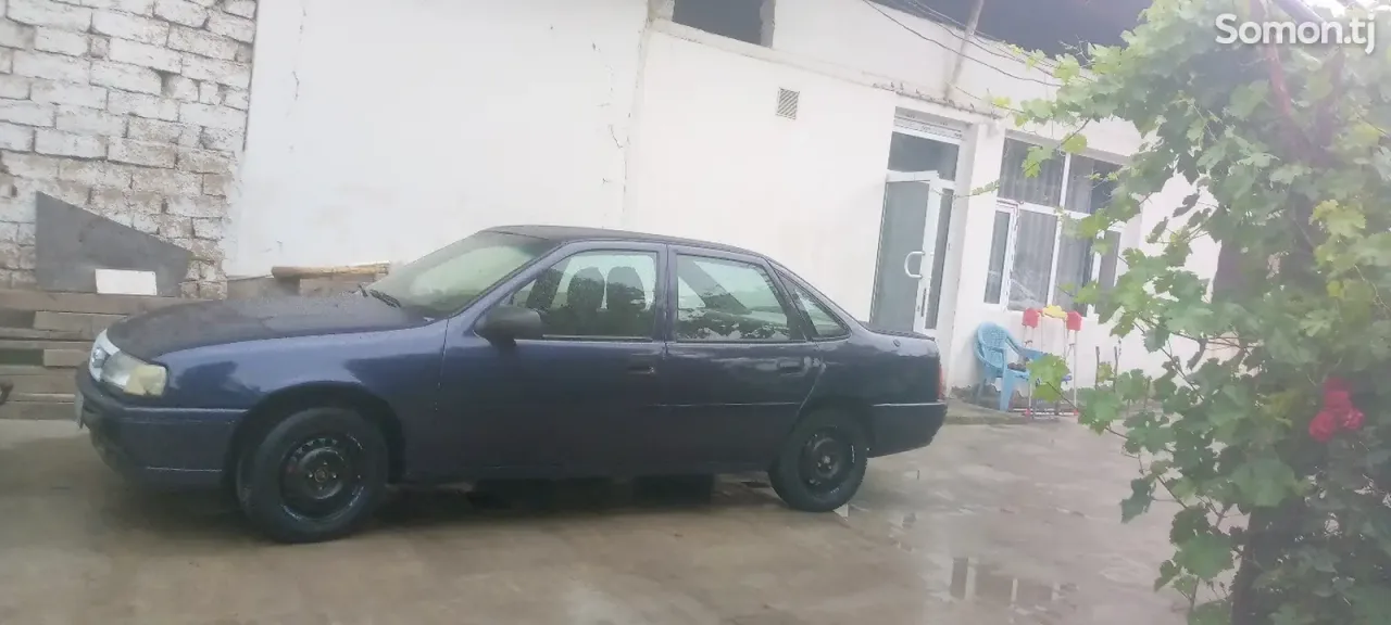 Opel Vectra A 1991 · 1.6 MT