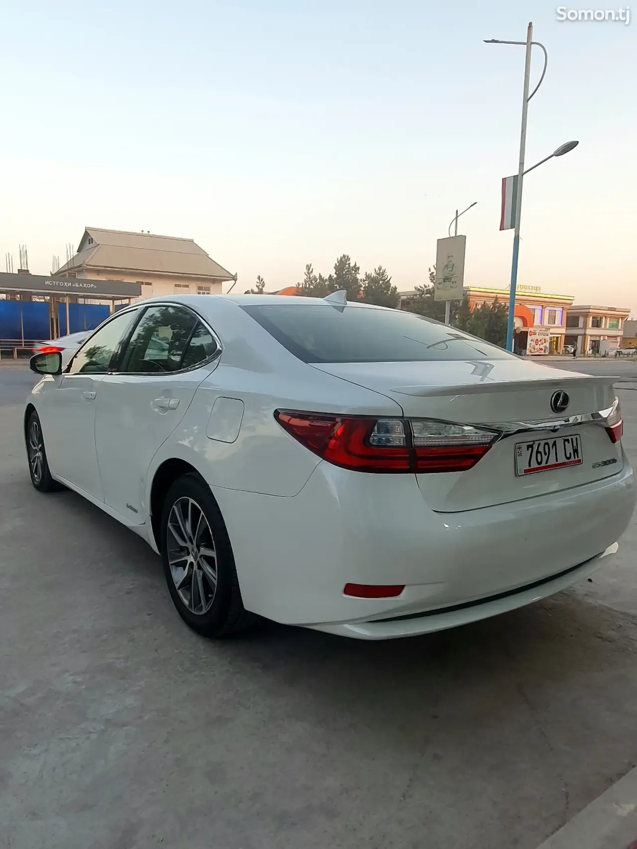 Lexus ES series 2016 · 2.5 AT