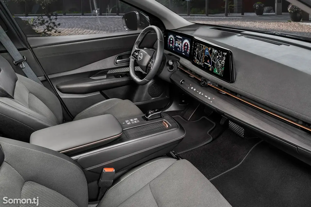 Nissan Almera 2025 · AT