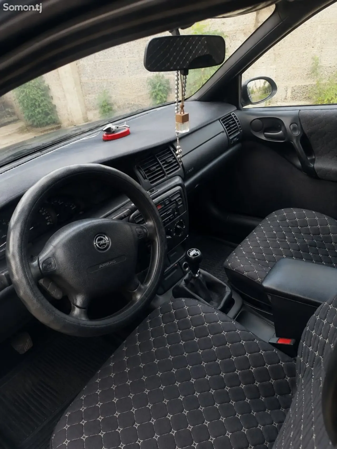 Opel Vectra B 1997 · 1.6 MT