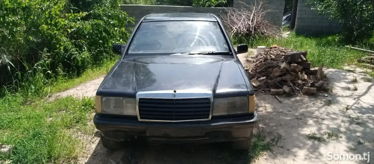 Mercedes-Benz W201 1988 · 1.8 MT