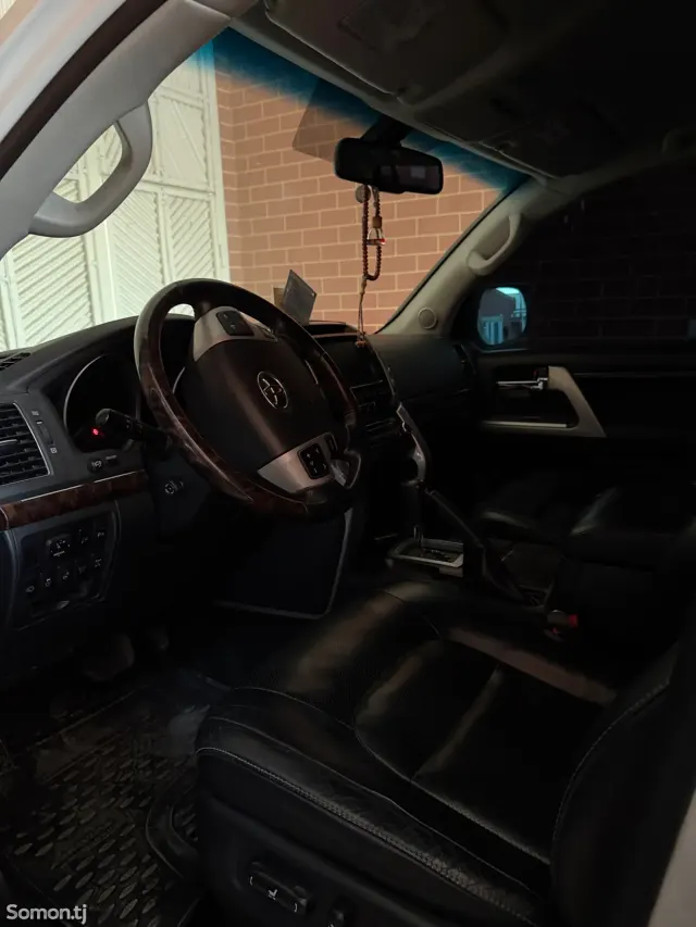 Toyota Land Cruiser 2015 · 4.7 AT