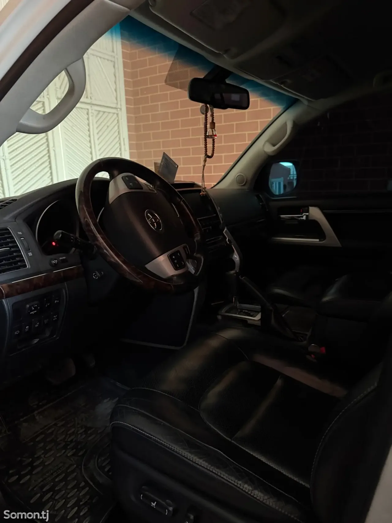 Toyota Land Cruiser 2015 · 4.7 AT