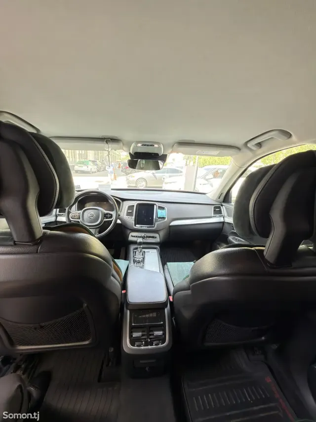 Volvo XC90 2019 · 2.0 AT