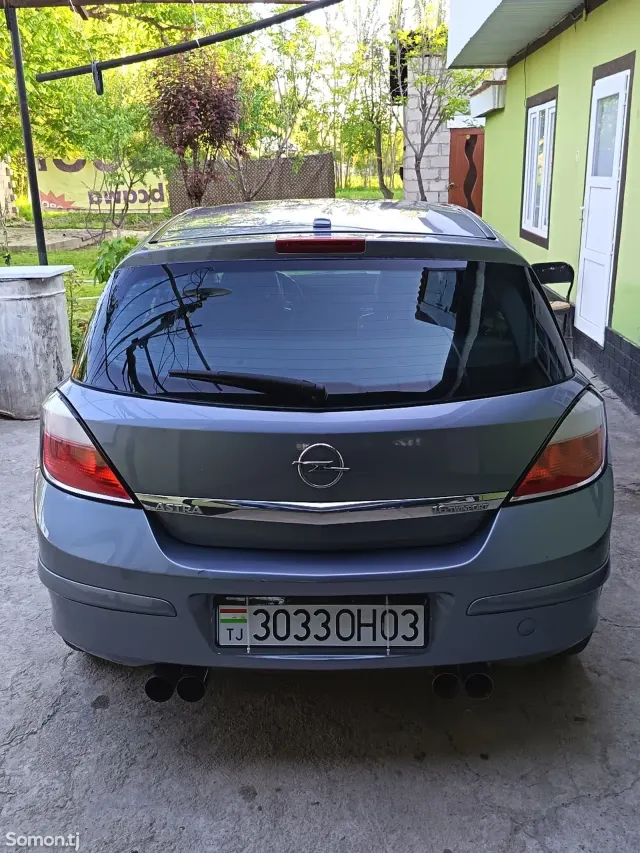 Opel Astra H 2004 · 1.6 MT