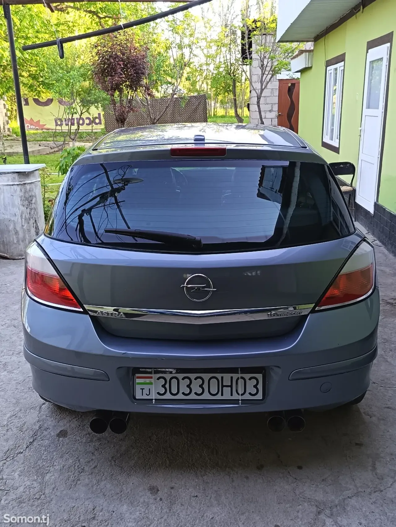 Opel Astra H 2004 · 1.6 MT