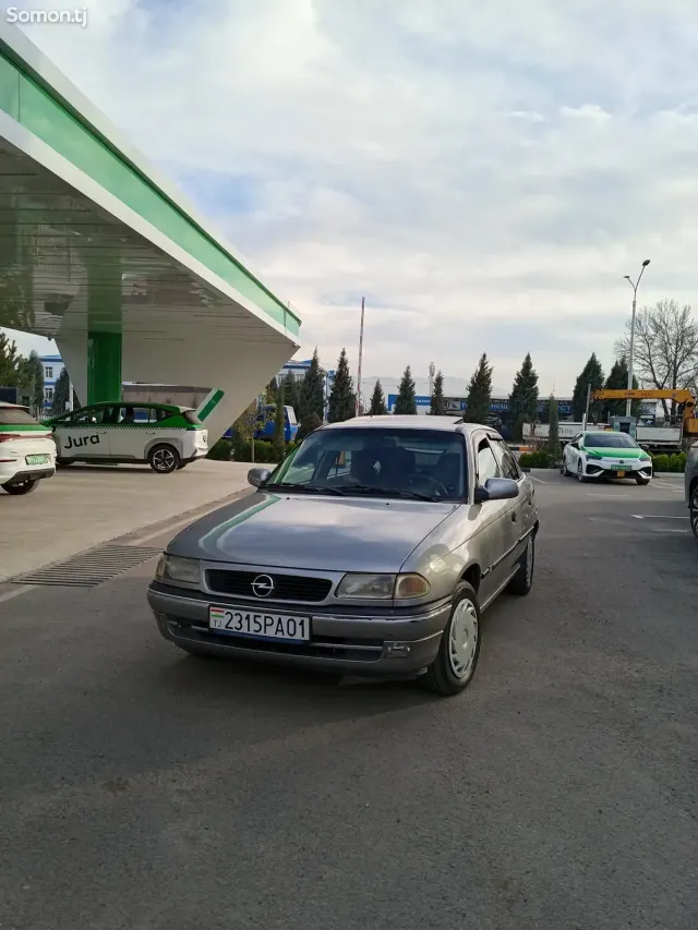 Opel Astra F 1996 · 1.6 MT
