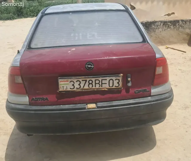 Opel Astra G 1992 · 1.6 MT