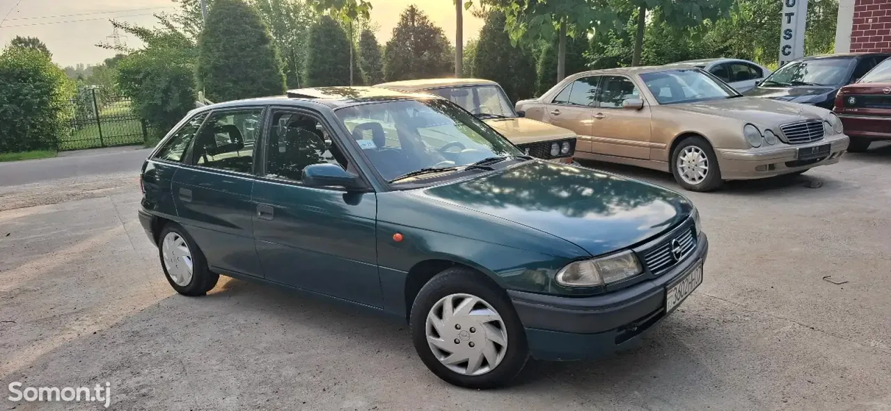 Opel Astra F 1995 · 1.6 MT