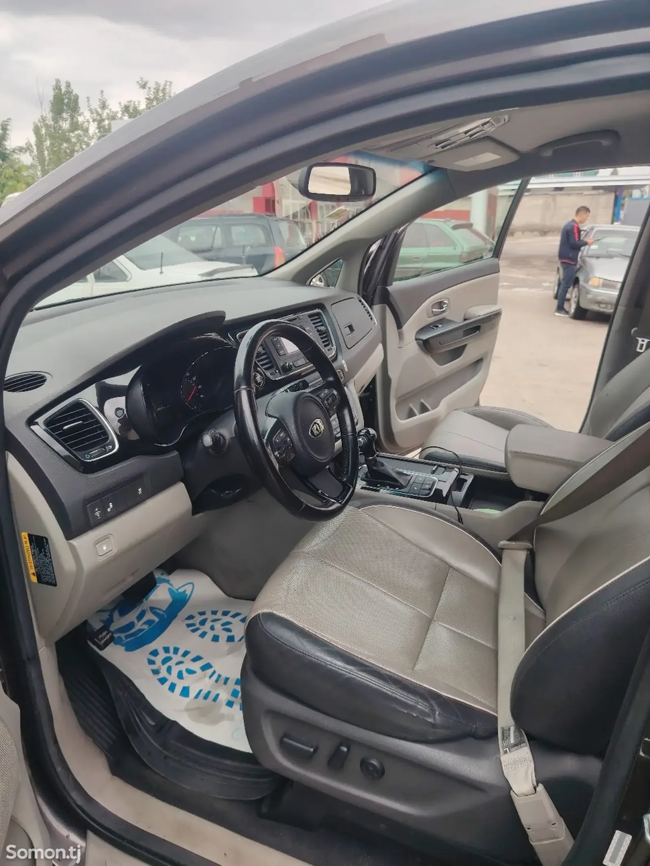 Kia Sedona 2014 · 3.3 AT