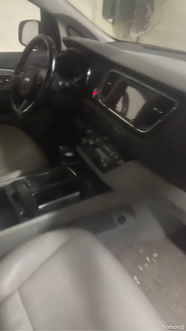 Kia Carnival 2017 · 2.9 AT